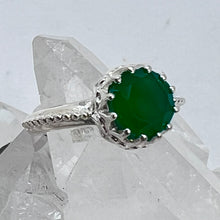 Load image into Gallery viewer, Ring - Emerald - Size 6
