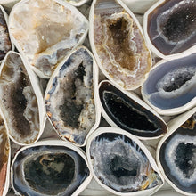 Load image into Gallery viewer, Agate Geode
